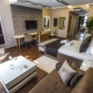 Deluxe Room - Free Airport Shuttle