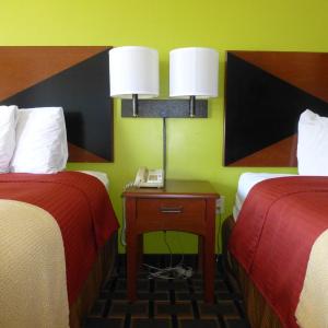 Queen Room with Two Queen Beds - Smoking