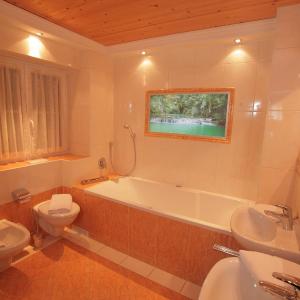 Deluxe Romantic Room with Spa Bath