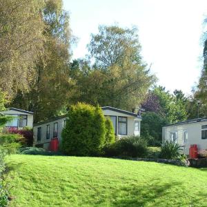 Caravan with Garden View - Pet Friendly