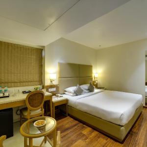 Deluxe room with Cookie Platter, Hi-Tea, in-room Breakfast & 15 % discount on Food and Laundry