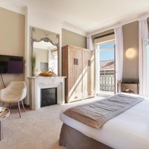 Junior Suite with Balcony