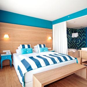 Superior Room with Balcony and Lateral Sea View