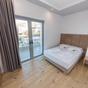 Double Room with Balcony and Side Sea View