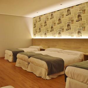 6-Bed Mixed Dormitory Room