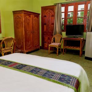 Deluxe Balcony Room
