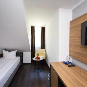 Basic Single Room with Shared Bathroom