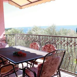 Two-Bedroom Apartment with Terrace and Sea View (5 Adults)