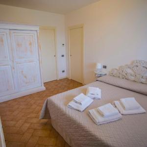 One-Bedroom Apartment with Balcony