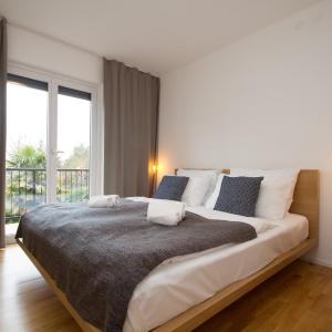Comfort One-Bedroom Apartment with Balcony