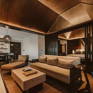 The Layonsari Suite with Pool View