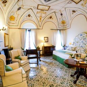 Suite with Frescoes Ceiling and Sea View