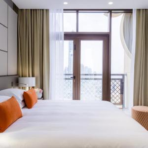 High Floor One Bedroom Apartment