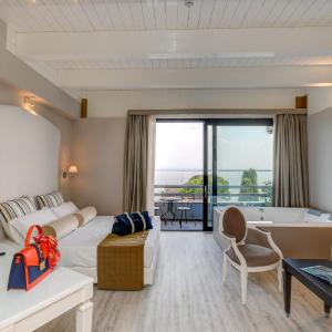 Suite with Lake View