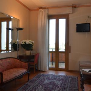Two Connecting Twin Rooms with Balcony