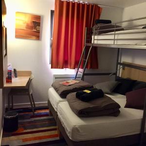 Standar Triple Room with 3 Single Beds