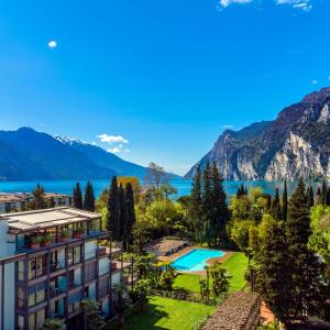 Deluxe Double Room with Lake View