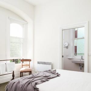 Deluxe Queen Suite
