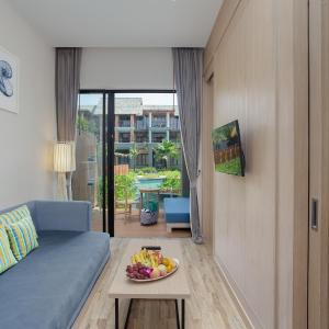 Deluxe Suite with Pool Access with Jacuzzi