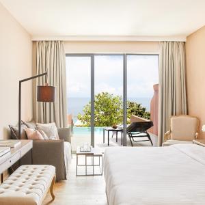 Junior Suite with Private Pool and Sea View