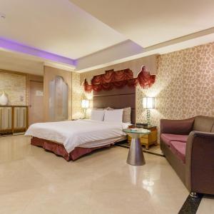 Queen Room with Spa Bath