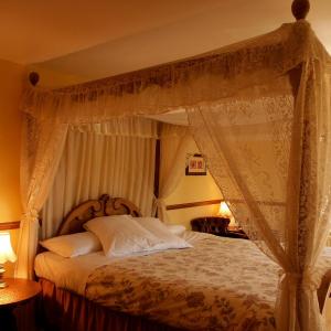 Four Poster (En-Suite)