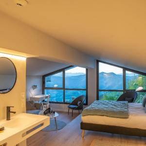 Suite with Mountain View