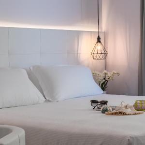 Superior Double or Twin Room with Partial Sea View