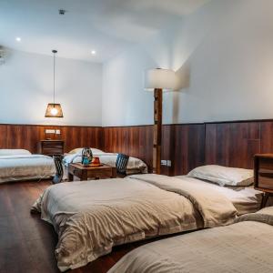 Standard Quadruple Room--Private Bathroom