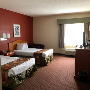 Standard Two Queen Beds - Disability Access/Non-Smoking