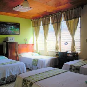 Quadruple Room with Shared Bathroom