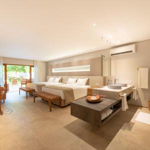Deluxe Suite with Spa Bath
