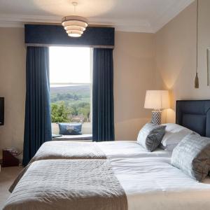 Classic Twin Room with Private External Bathroom Keld