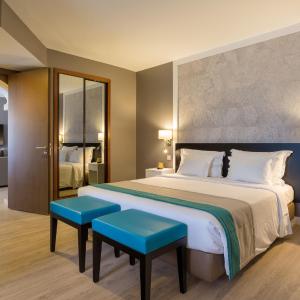Suite with Side Sea View