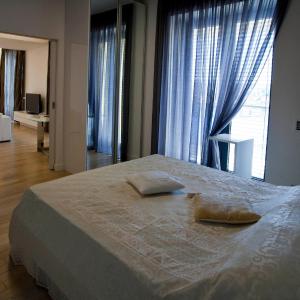 Deluxe One-Bedroom Apartment with Terrace