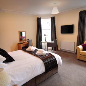 Family Room (2 Adults + 2 Children)