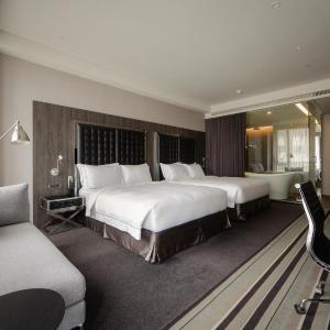 Deluxe Family Room