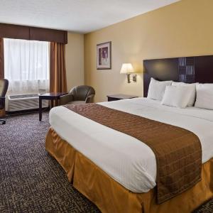 King Room with Roll-in Shower - Disability Access/Non-Smoking