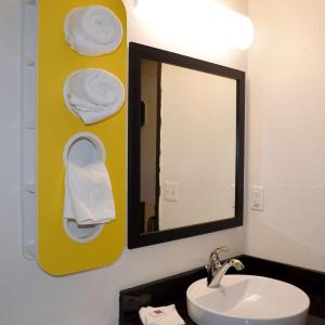Deluxe Queen Room with Two Queen Beds - Non-Smoking