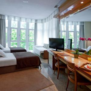 Family Room (2 Adults + 1 Child)