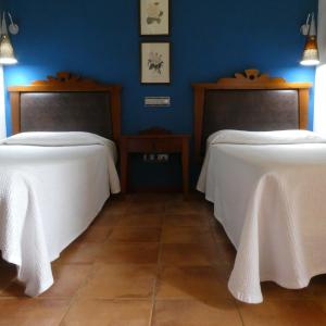 Single Room with Private Bathroom