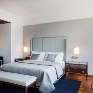 Luxury Suite With Two Way Airport Transfers