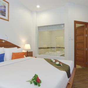 Deluxe Suite with Spa Bath