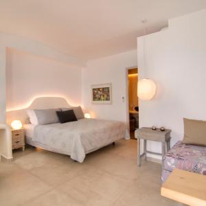  Prestige Suite with Outdoor Hot Tub & Caldera View