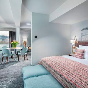 Mountain View Junior Suite with 1 double bed (without access to the thermal baths)