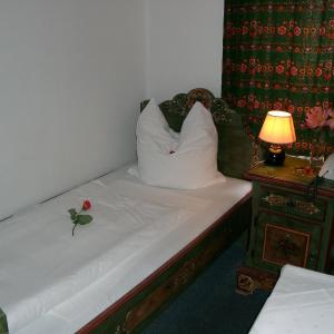 Single Room with Shared Toilet
