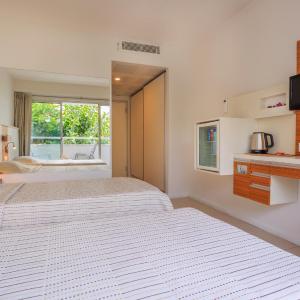 Standard Twin Room with Land View