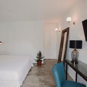 Junior Suite with Pool View