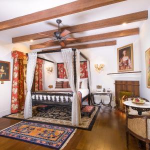 Heritage Room  - 10% Discount on Foods & Soft Beverages* | 15% Discounts on Laundry Services* | INR 500 spa credit during your stay on selective Massage services. TnC Apply.* | Free Minibar - 2 cans of soft Beverages (Once on Arrival)