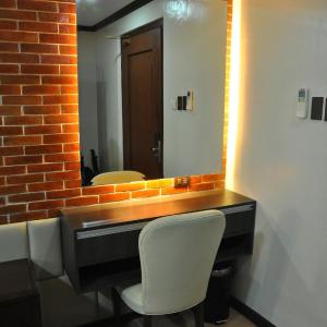 6-Bed Mixed Dormitory Room